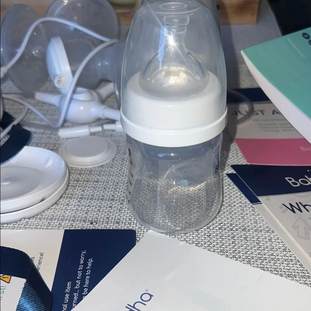 Baby Buddha Portable Breast Pump + supplies & bonus Zomee portable pump